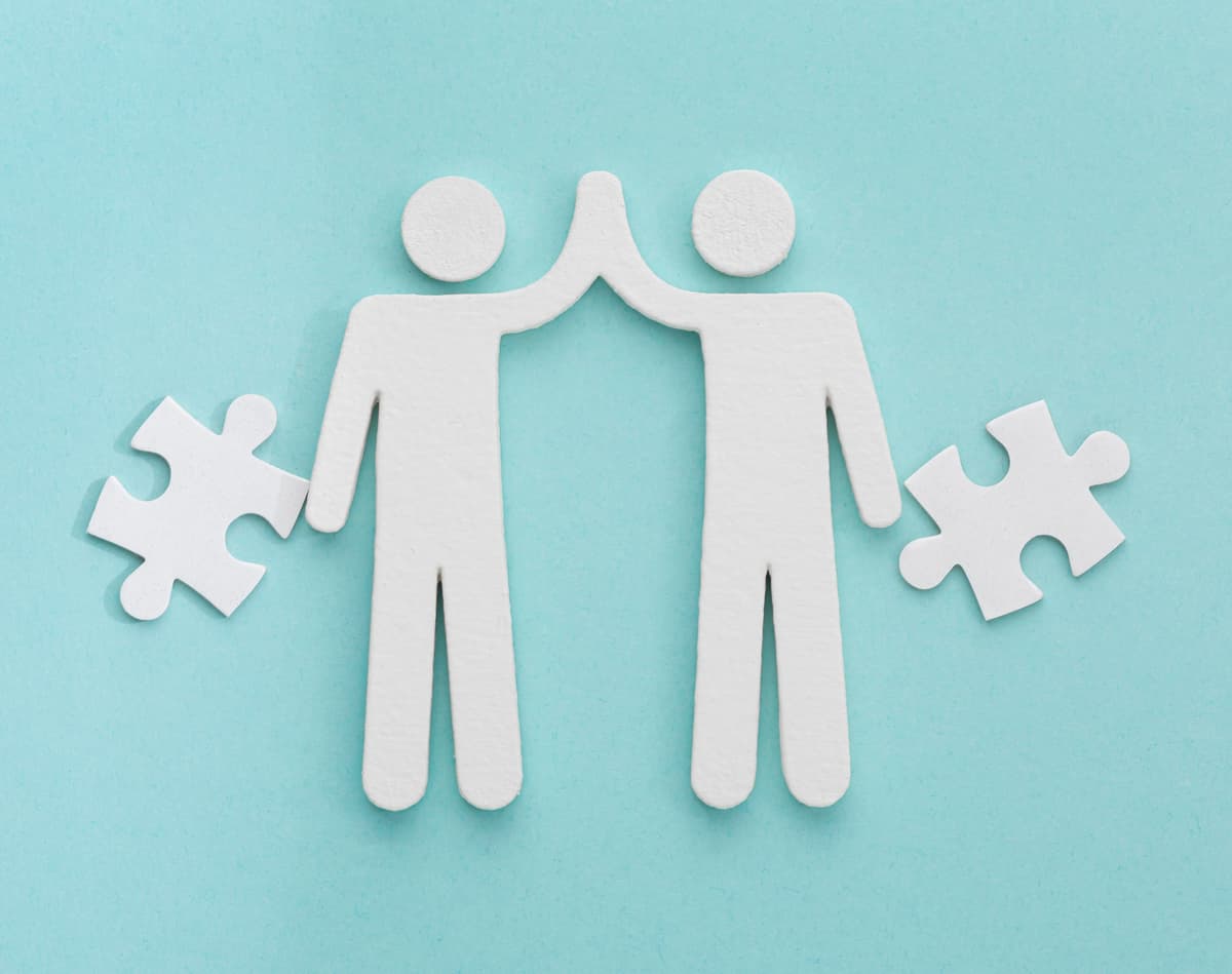 Terapeut colaborând online